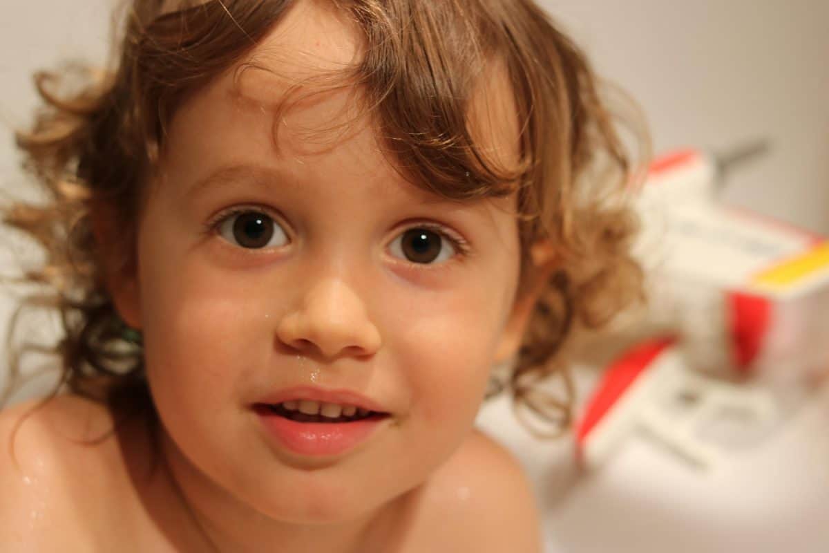 Jak oczyścić organizm z toksyn - oczyszczająca kąpiel dla dziecka