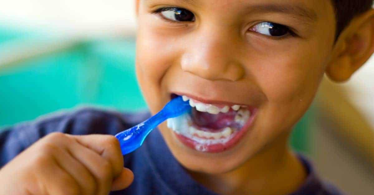 Przyczyny szkolnych niepowodzeń - pasta do zębów z fluorem