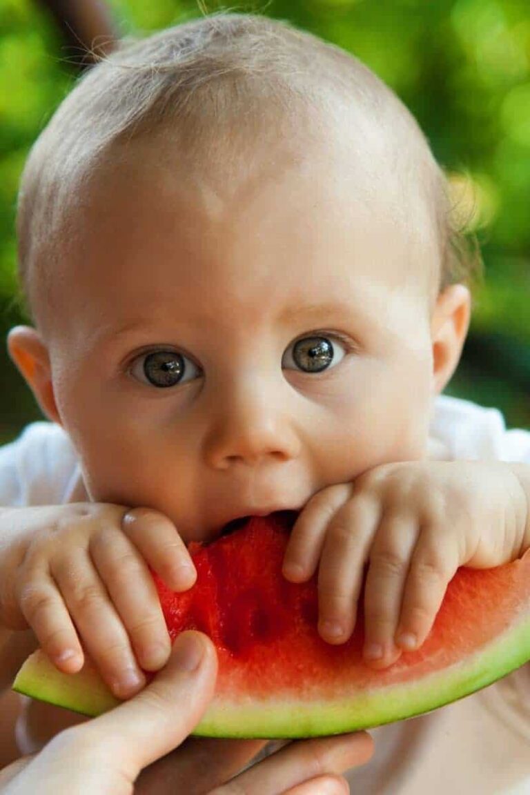 Najlepszy moment na rozszerzanie diety niemowlęcia i kilka mitów z tym związanych